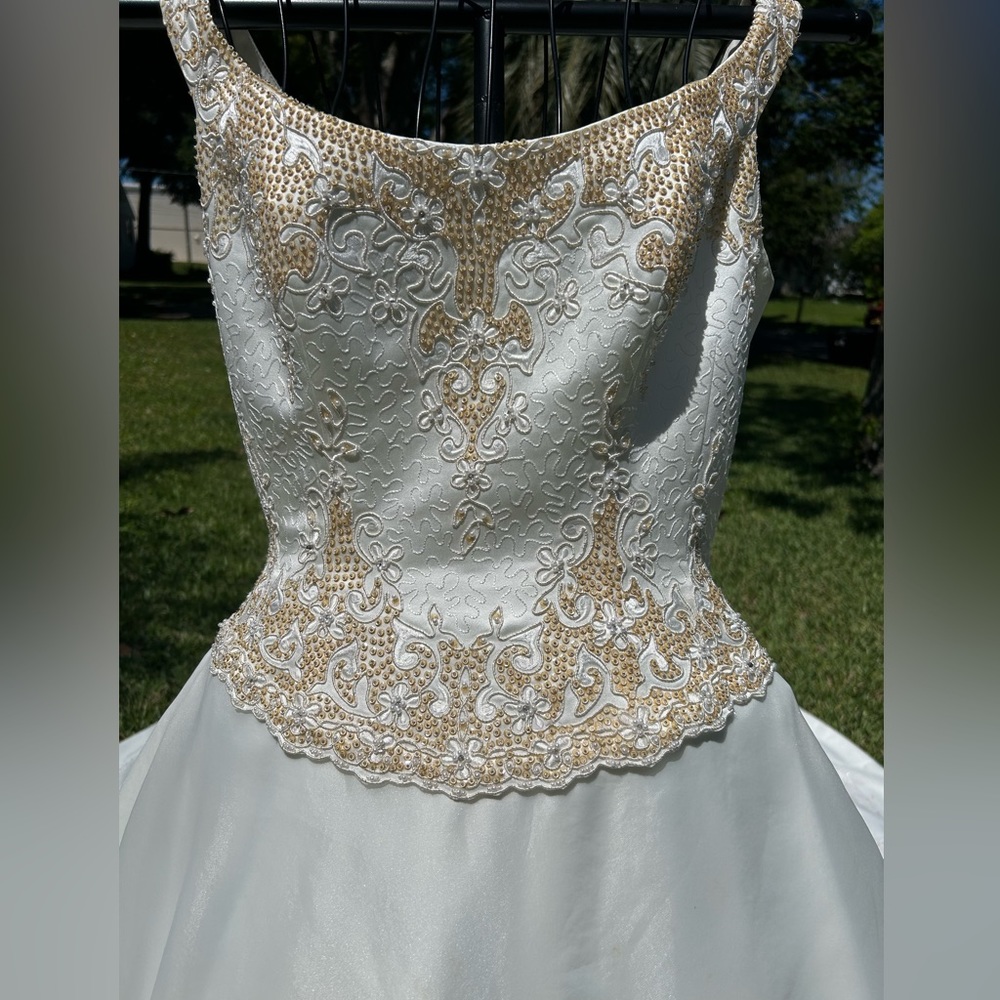 Wedding gown, preloved - Picture 4 of 15
